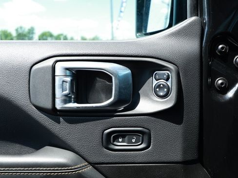 Used 2025 Jeep Wrangler Unlimited Sahara AWD/4WD image 20