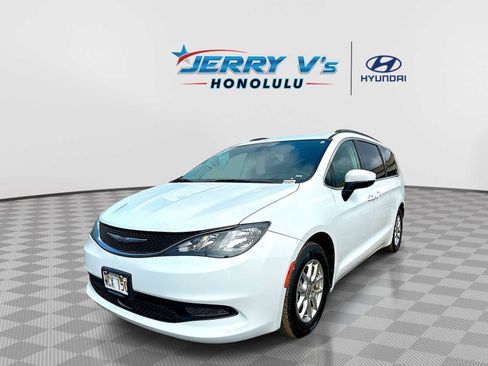 Used 2021 Chrysler Voyager Lxi image 1