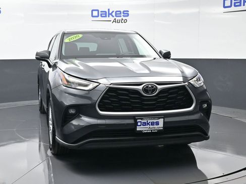 Used 2020 Toyota Highlander LE image 3
