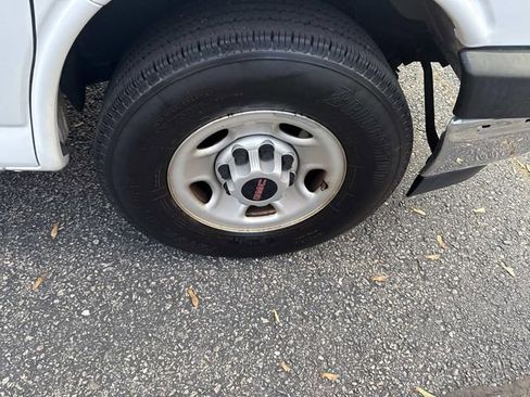 Used 2018 GMC Savana 2500 w/ Enhanced Convenience Package image 16