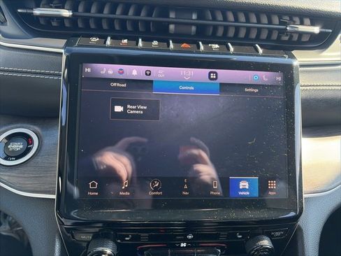 Used 2023 Jeep Grand Cherokee Limited image 18