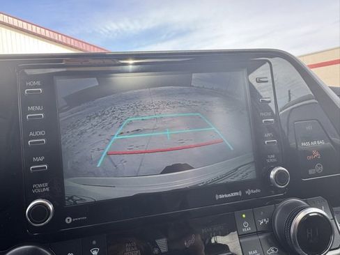 Used 2020 Toyota Highlander XLE image 5