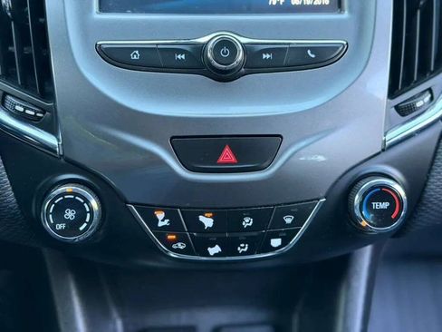 Used 2017 Chevrolet Cruze LT FWD image 13