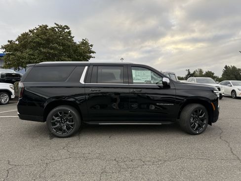 New 2025 Chevrolet Suburban Premier image 5