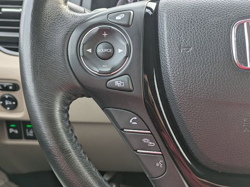 Certified 2018 Honda Pilot Touring image 16