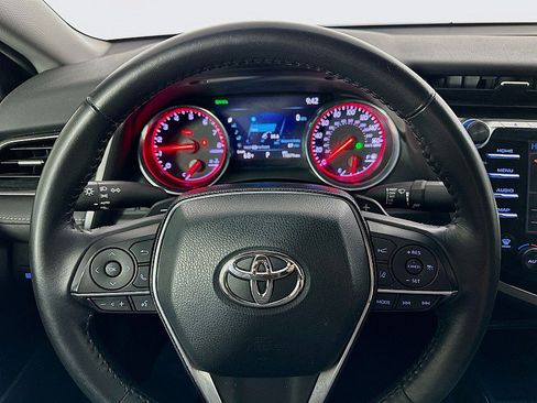 Used 2020 Toyota Camry XSE FWD image 12
