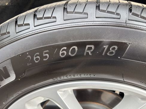 Used 2025 Jeep Grand Cherokee Laredo X image 33