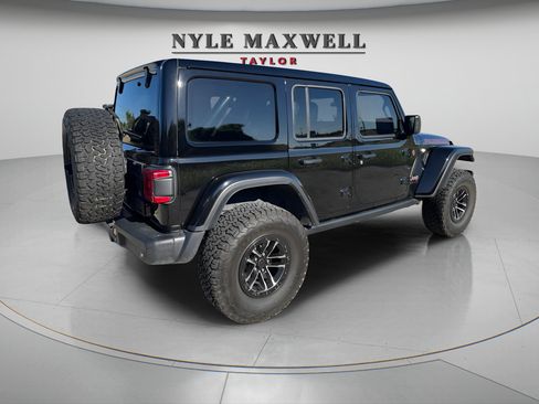 Used 2025 Jeep Wrangler Unlimited Rubicon AWD/4WD image 4