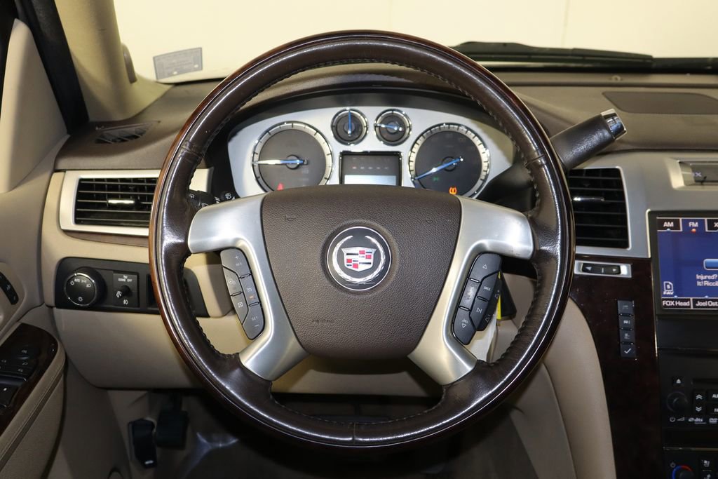 Used 2013 Cadillac Escalade Luxury AWD/4WD image 7