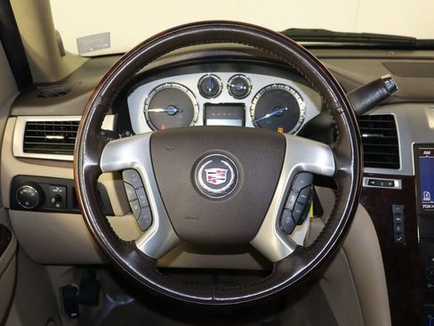 Used 2013 Cadillac Escalade Luxury AWD/4WD image 7