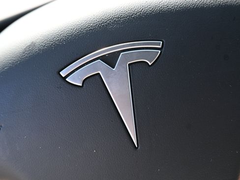 Used 2023 Tesla Model 3 Standard Range RWD image 38