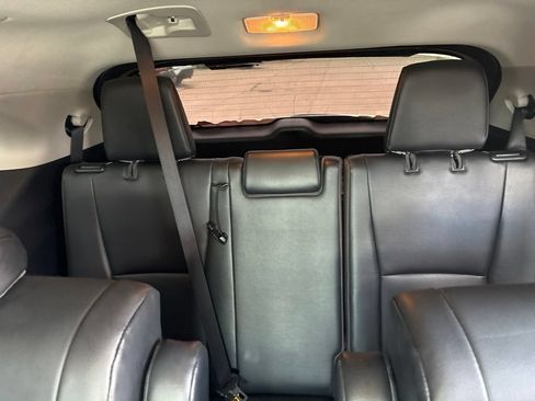 Used 2020 Toyota Highlander XLE FWD image 24