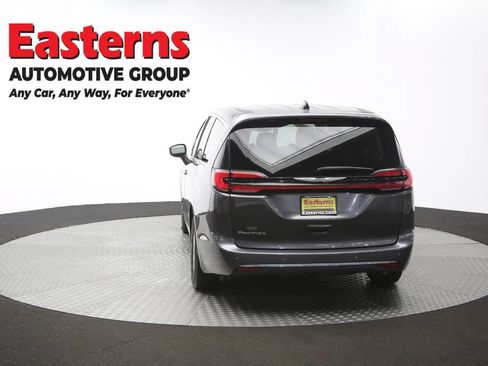 Used 2023 Chrysler Pacifica Touring-L FWD image 38