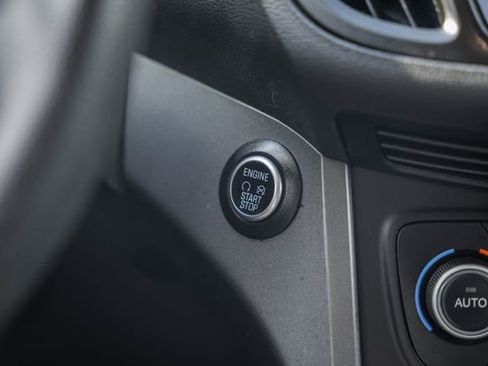 Used 2019 Ford Escape SE image 25