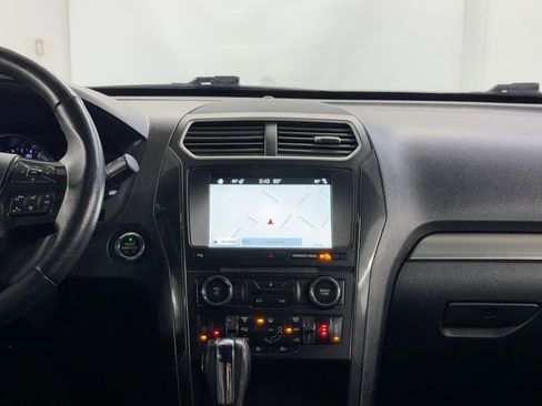 Used 2018 Ford Explorer XLT w/ Equipment Group 202A image 32