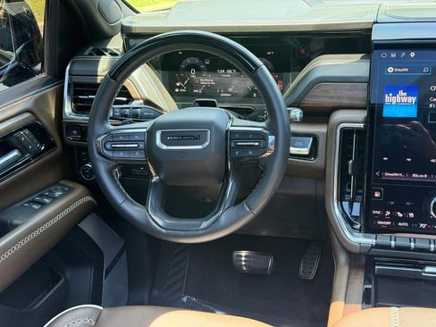 Used 2025 GMC Yukon Denali Ultimate AWD/4WD image 14