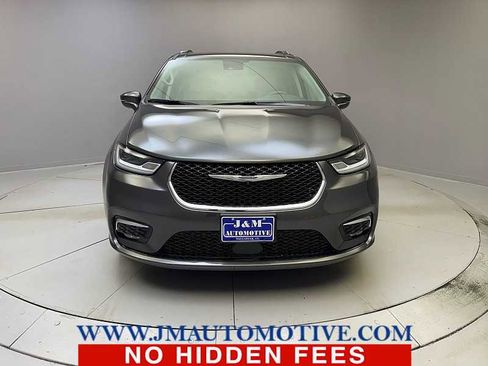Used 2021 Chrysler Pacifica Touring-L image 8