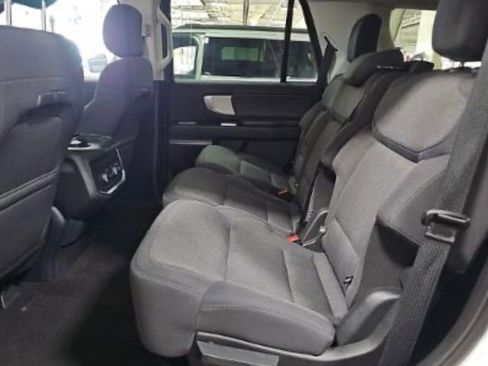 Used 2025 Ford Expedition Active AWD/4WD image 6