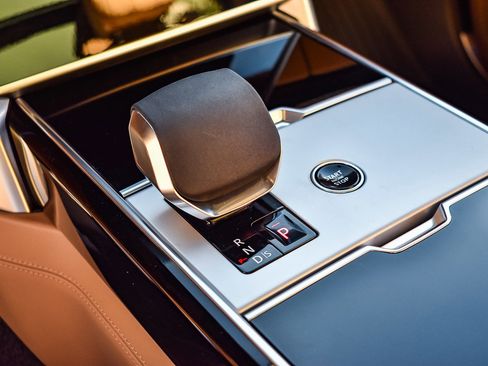 Used 2025 Land Rover Range Rover SE image 20