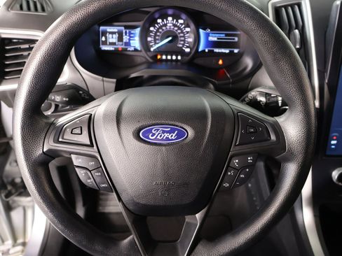 Used 2022 Ford Edge SE image 3