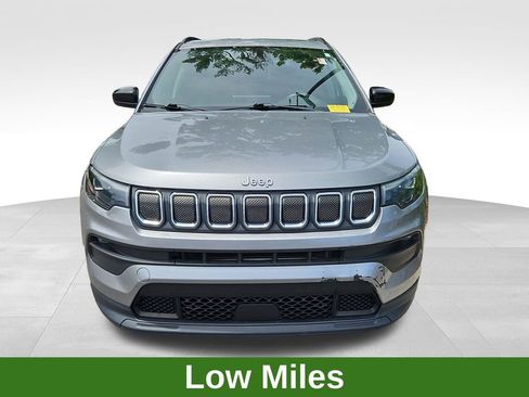 Used 2022 Jeep Compass Latitude w/ Sun and Sound Group AWD/4WD image 2