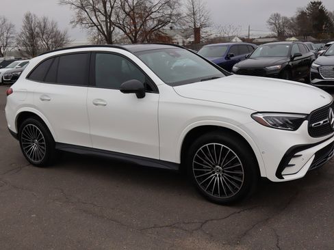 Used 2024 Mercedes-Benz GLC 300 4MATIC w/ AMG Line image 3