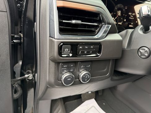 Certified 2025 GMC Yukon Denali image 15