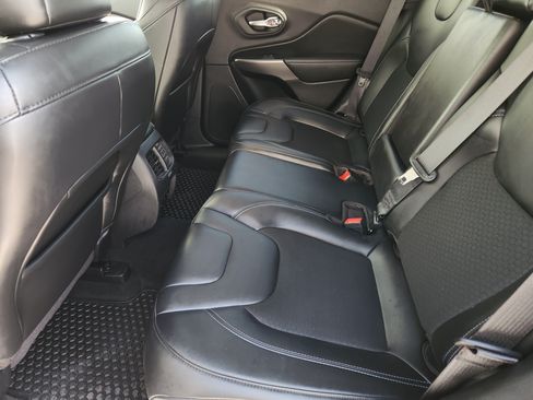 Used 2020 Jeep Cherokee Latitude Plus w/ Cold Weather Group FWD image 31