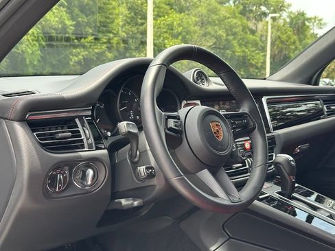 Used 2026 Porsche Macan AWD/4WD image 4
