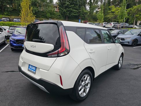 Used 2023 Kia Soul LX w/ LX Technology Package FWD image 7