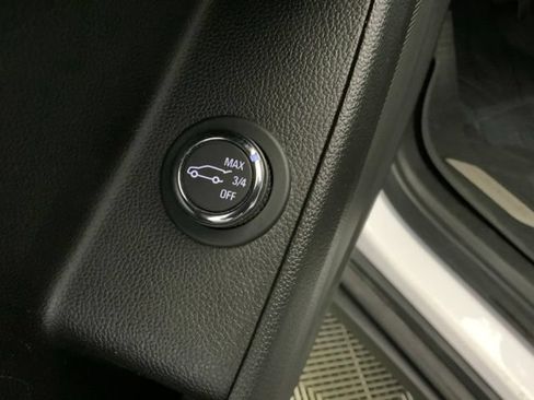 Used 2020 Chevrolet Traverse LT FWD image 23