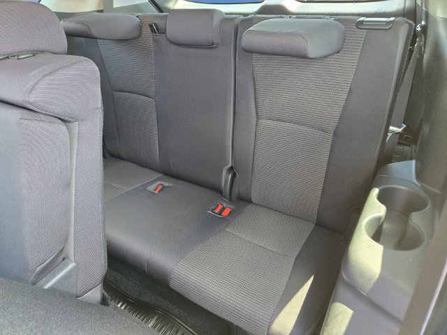 Used 2020 Toyota Highlander LE AWD/4WD image 17