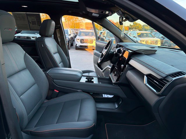 Used 2025 GMC Acadia AT4 w/ Luxury Package AWD/4WD image 30
