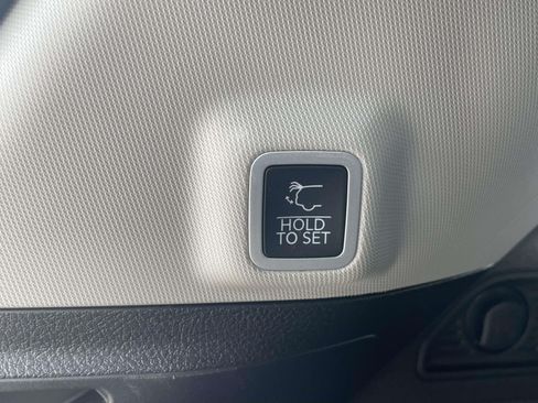 Used 2023 Jeep Grand Cherokee 4WD 4xe image 9