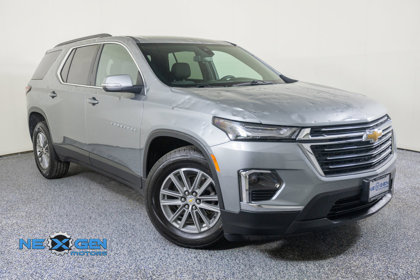 Used 2023 Chevrolet Traverse LT w/ LPO, Floor Liner Package AWD/4WD image 1