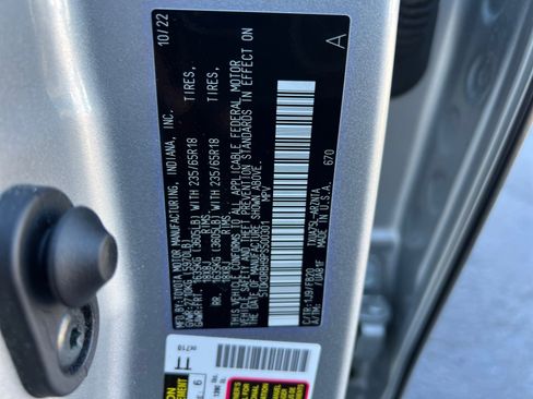 Used 2023 Toyota Highlander LE image 39