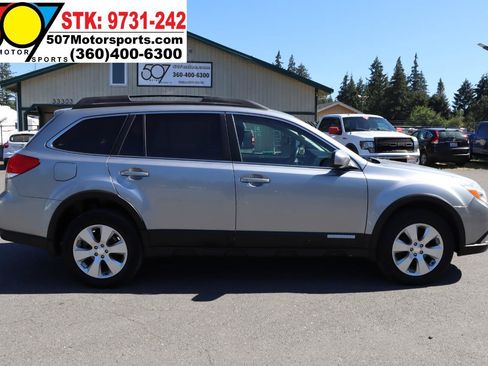 Used 2010 Subaru Outback 2.5i Premium AWD/4WD image 11