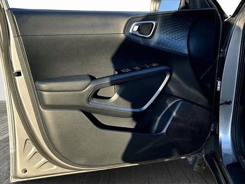 Certified 2025 Kia Soul EX image 18
