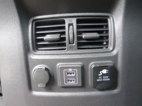 Used 2021 Nissan Titan SV w/ SV Convenience Package AWD/4WD image 29
