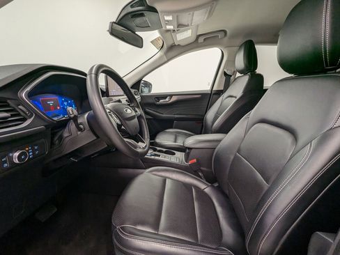 Used 2022 Ford Escape Titanium image 4