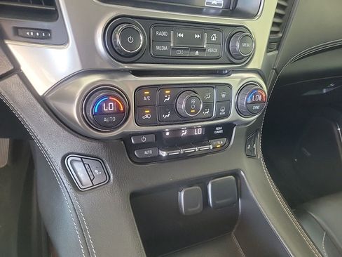 Used 2020 Chevrolet Suburban LT image 24