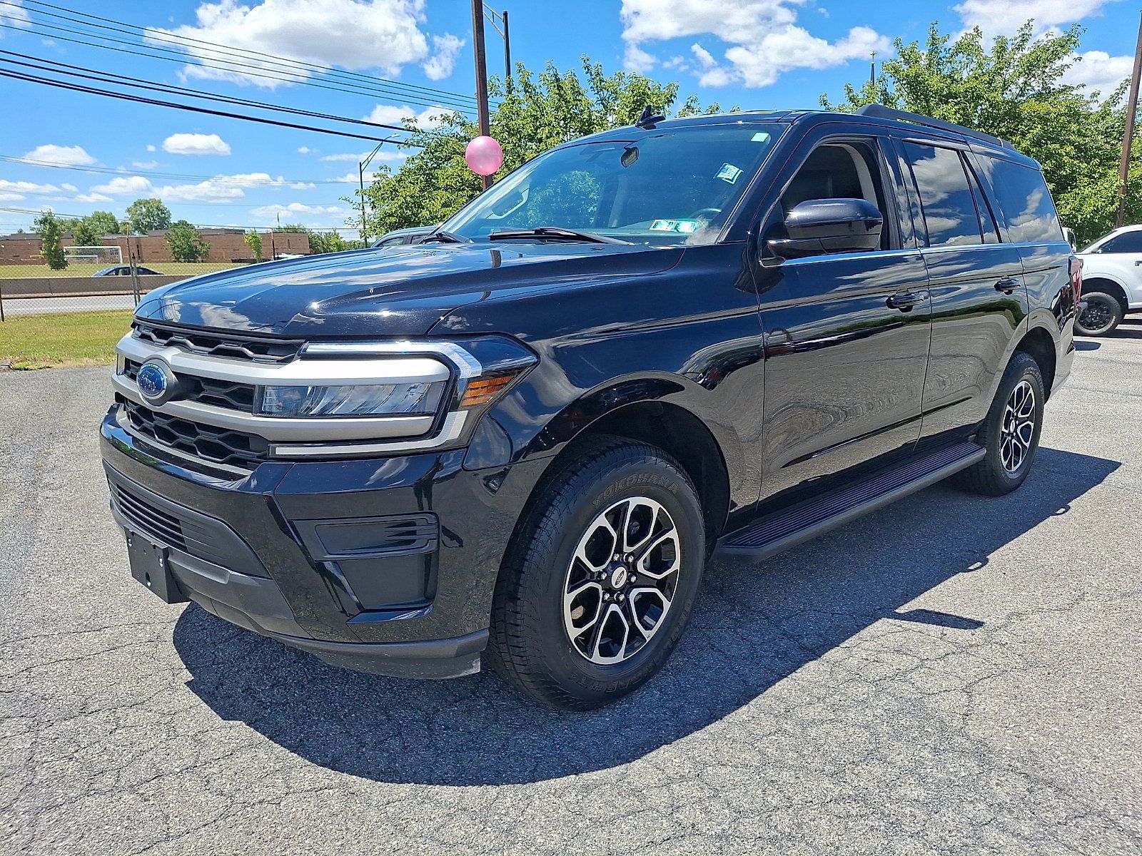 Certified 2024 Ford Expedition XLT AWD/4WD image 3