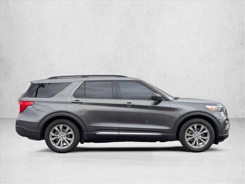 Used 2020 Ford Explorer XLT w/ Equipment Group 202A image 4