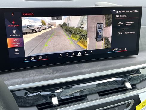 New 2026 BMW X7 xDrive40i w/ Premium Package image 16