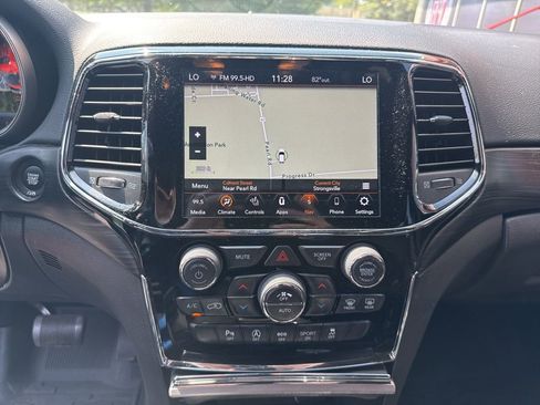 Used 2020 Jeep Grand Cherokee Altitude image 36