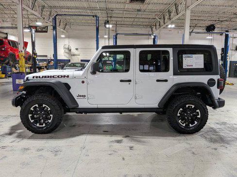 Certified 2025 Jeep Wrangler Unlimited Rubicon AWD/4WD image 7