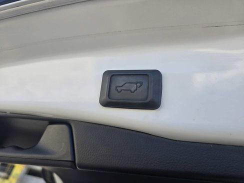 Used 2023 Toyota RAV4 XLE Premium image 19