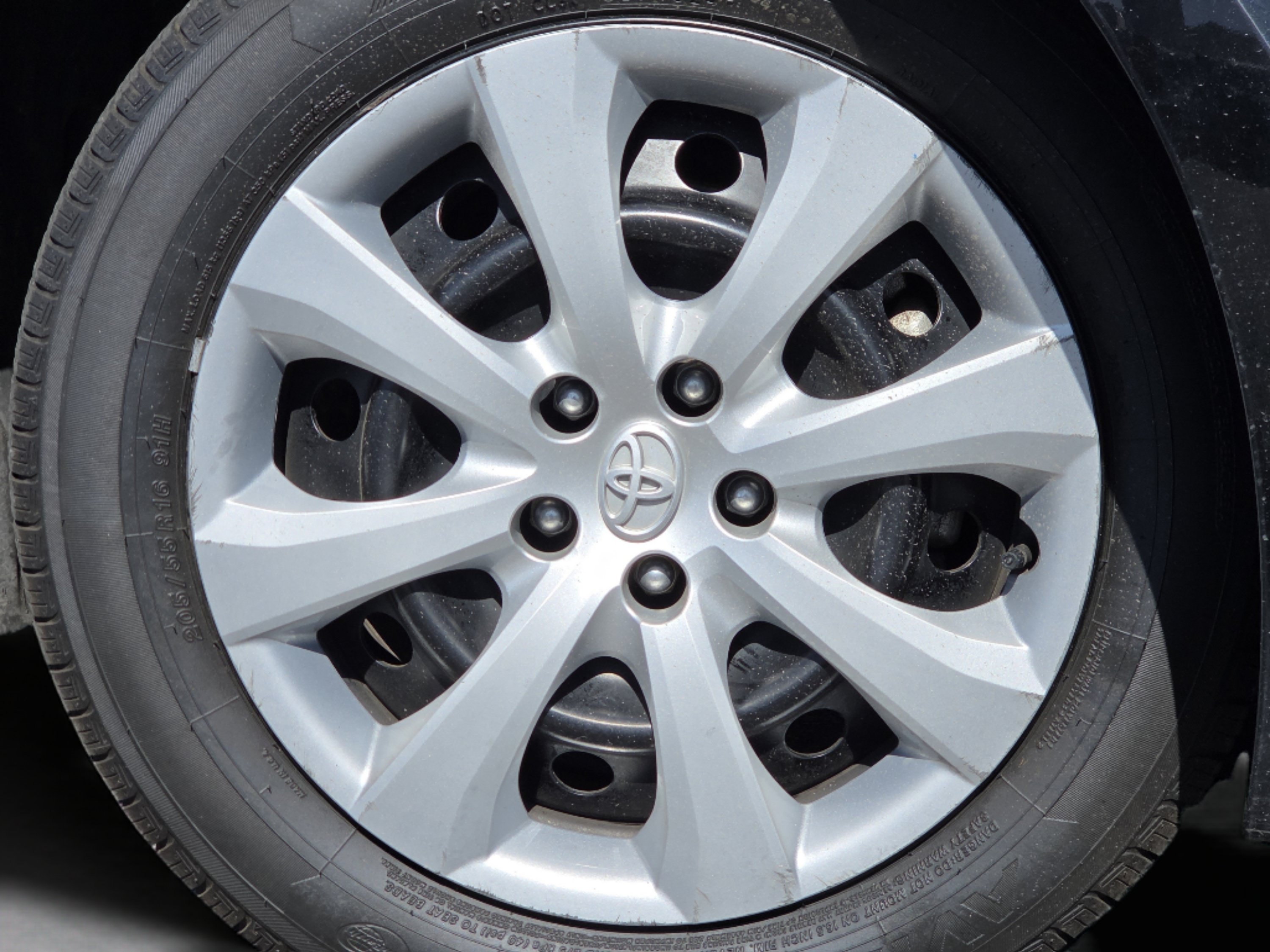 Used 2023 Toyota Corolla LE w/ Carpet Mat Package (TMS) FWD image 14