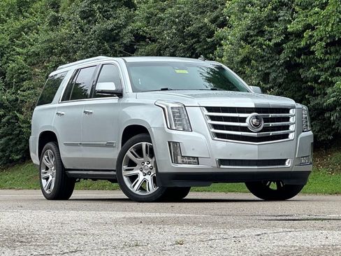 Used 2015 Cadillac Escalade Premium AWD/4WD image 2