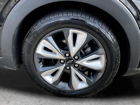 Certified 2022 Chevrolet Bolt EUV LT w/ Convenience Package image 11